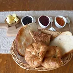 Bed & Breakfast Hall Farm 4*